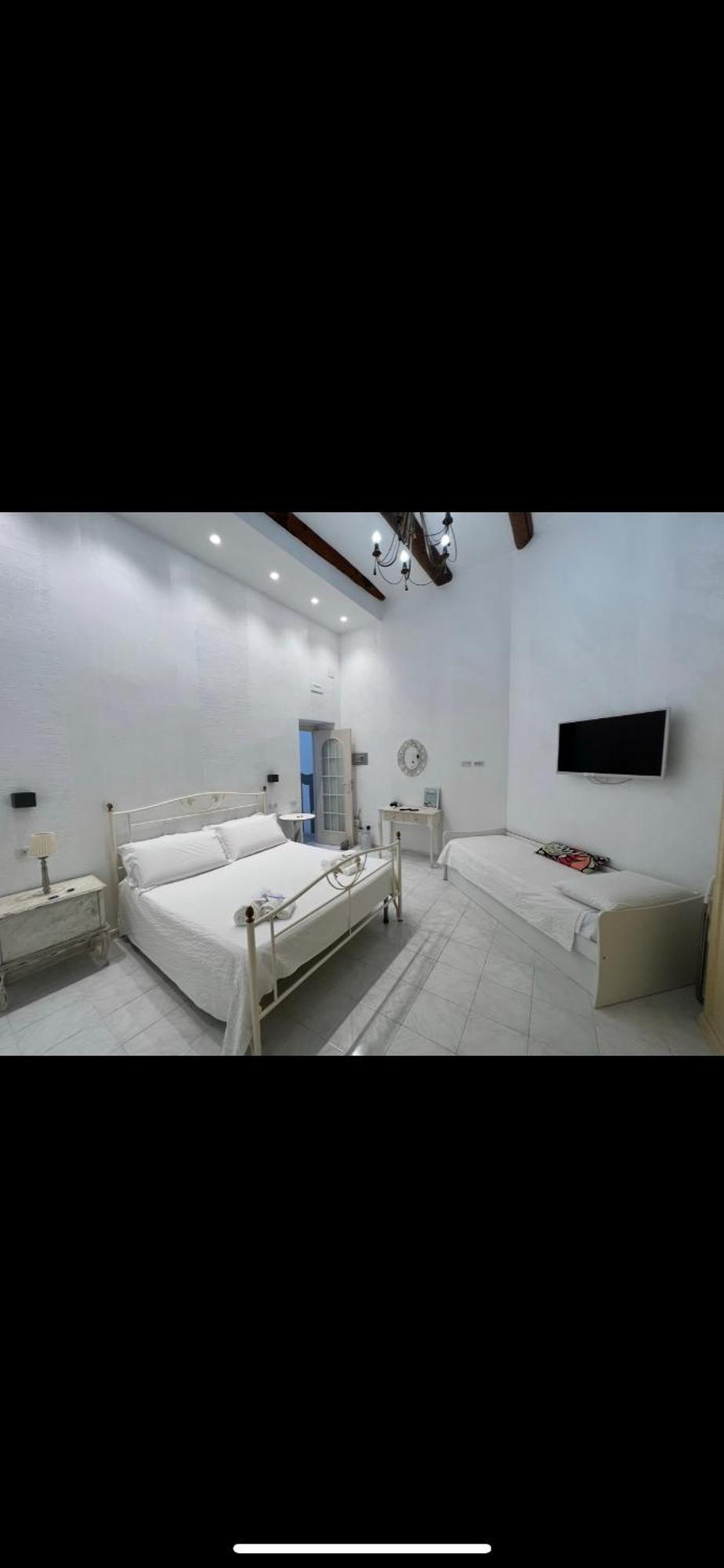 Varriale House Parking Free Small Car 那不勒斯 外观 照片